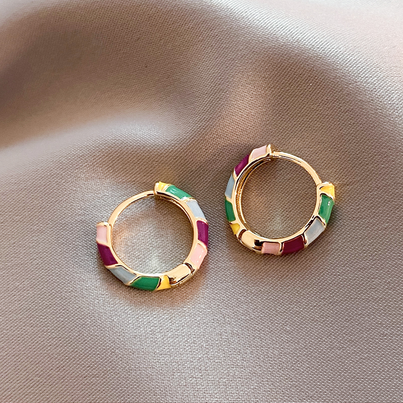 Elegant Earrings with Enamel in Gold
