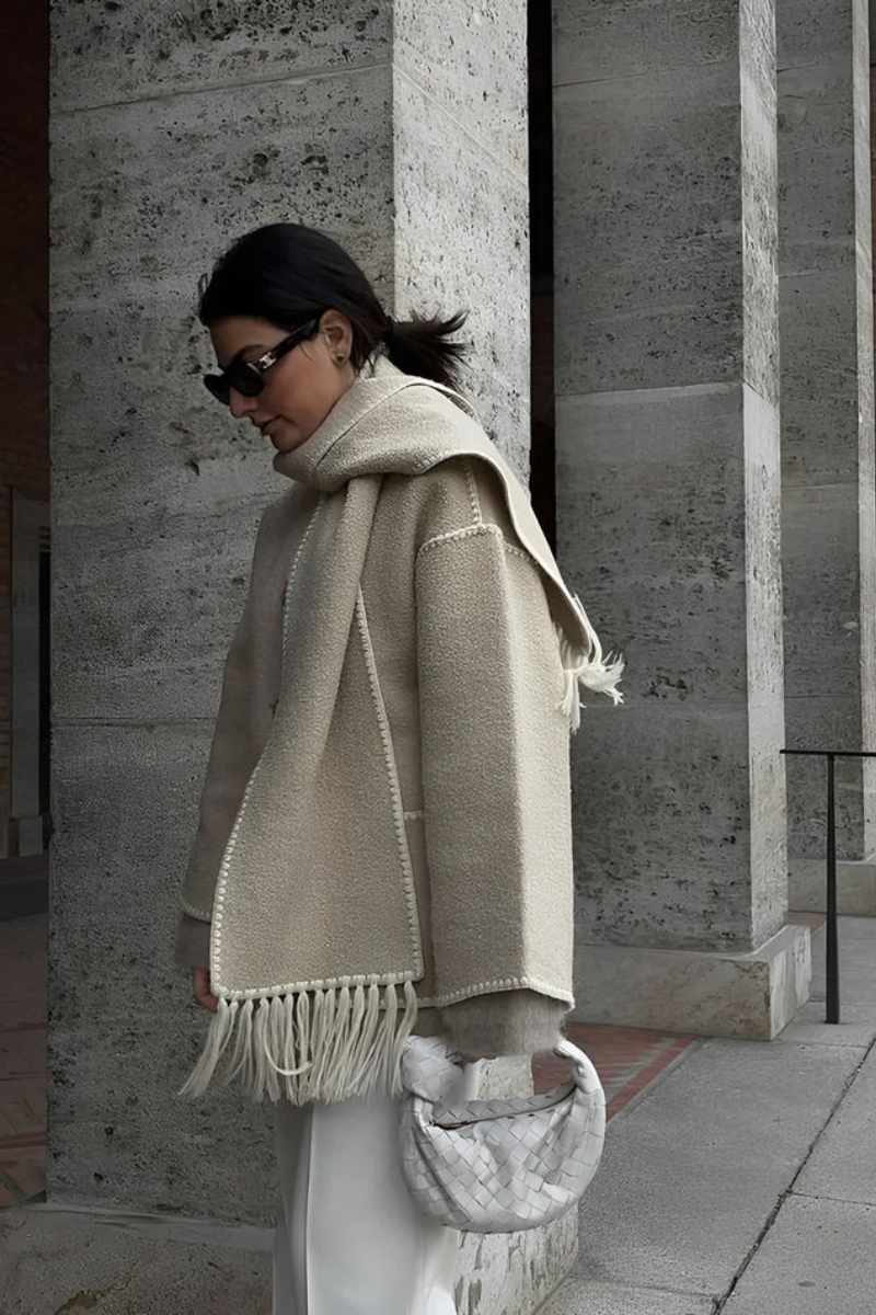 Kabát Amara s haute couture výšivkami