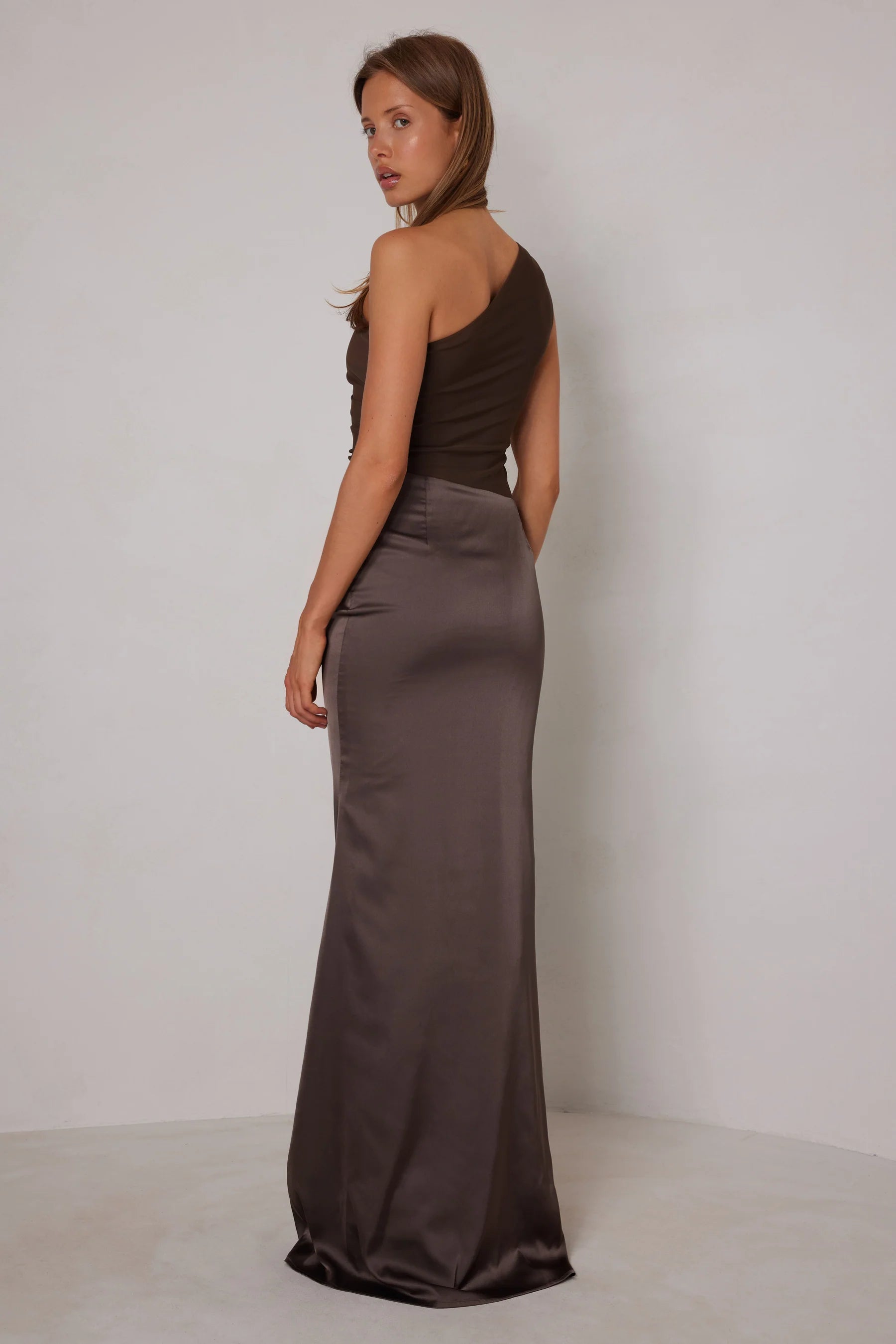 Amaretta Saténové večerní šaty